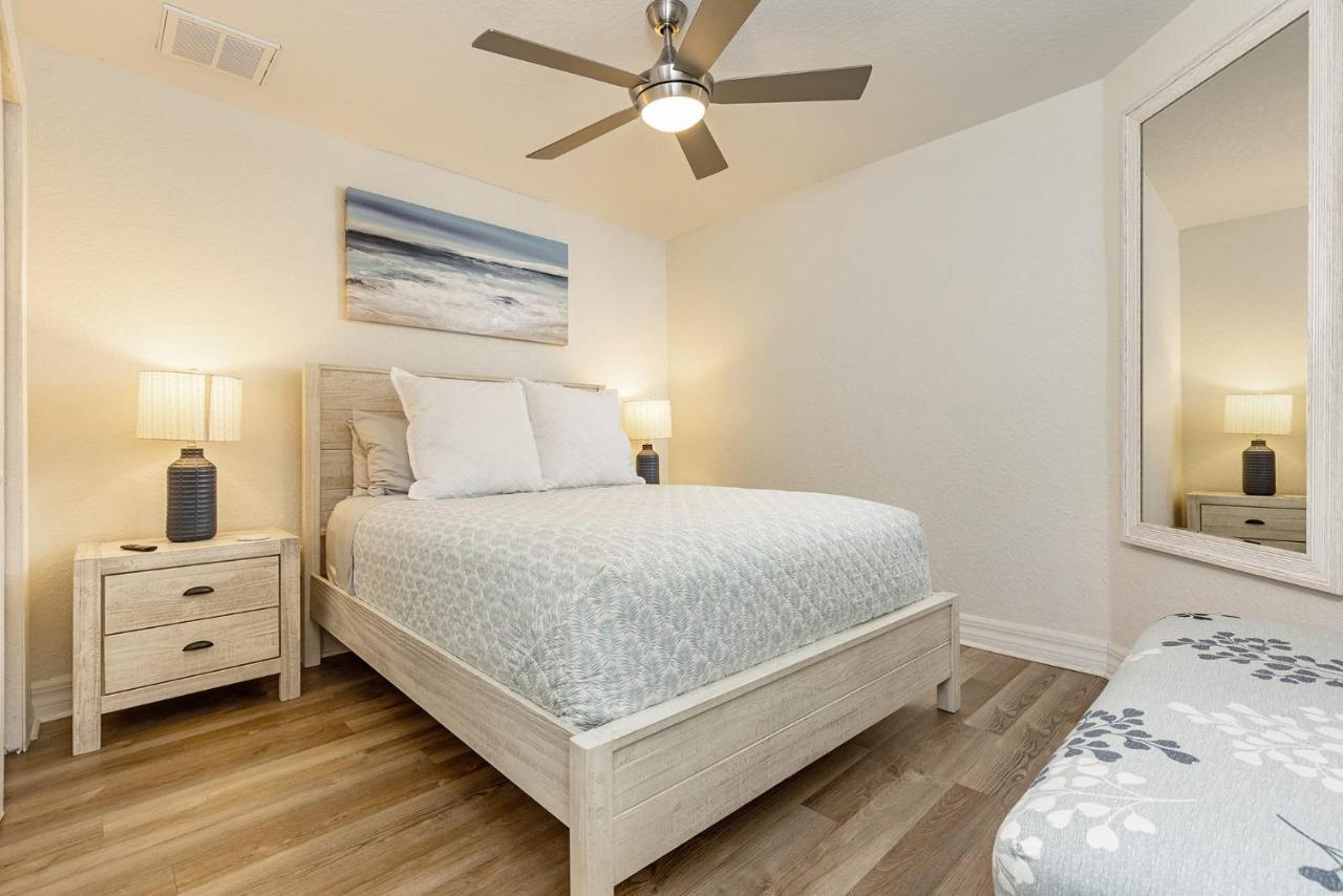 Heat Of Siesta Village Walk To Beach W Heated Pool Siesta Key Exterior photo